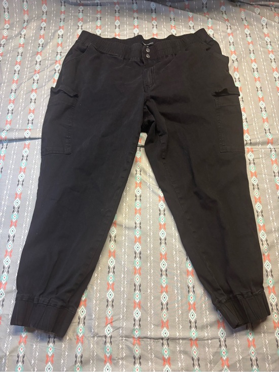 Almost Famous Pants - 🧩Almost Famous Black Cargo Jogger Pants